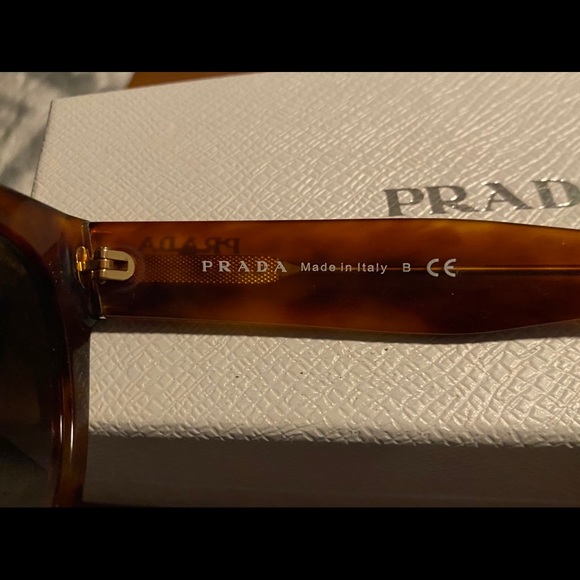 Tortoise shell Prada Sunglasses with Case - Picture 4 of 4